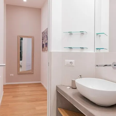 Homeby, Casa Isella Apartment *